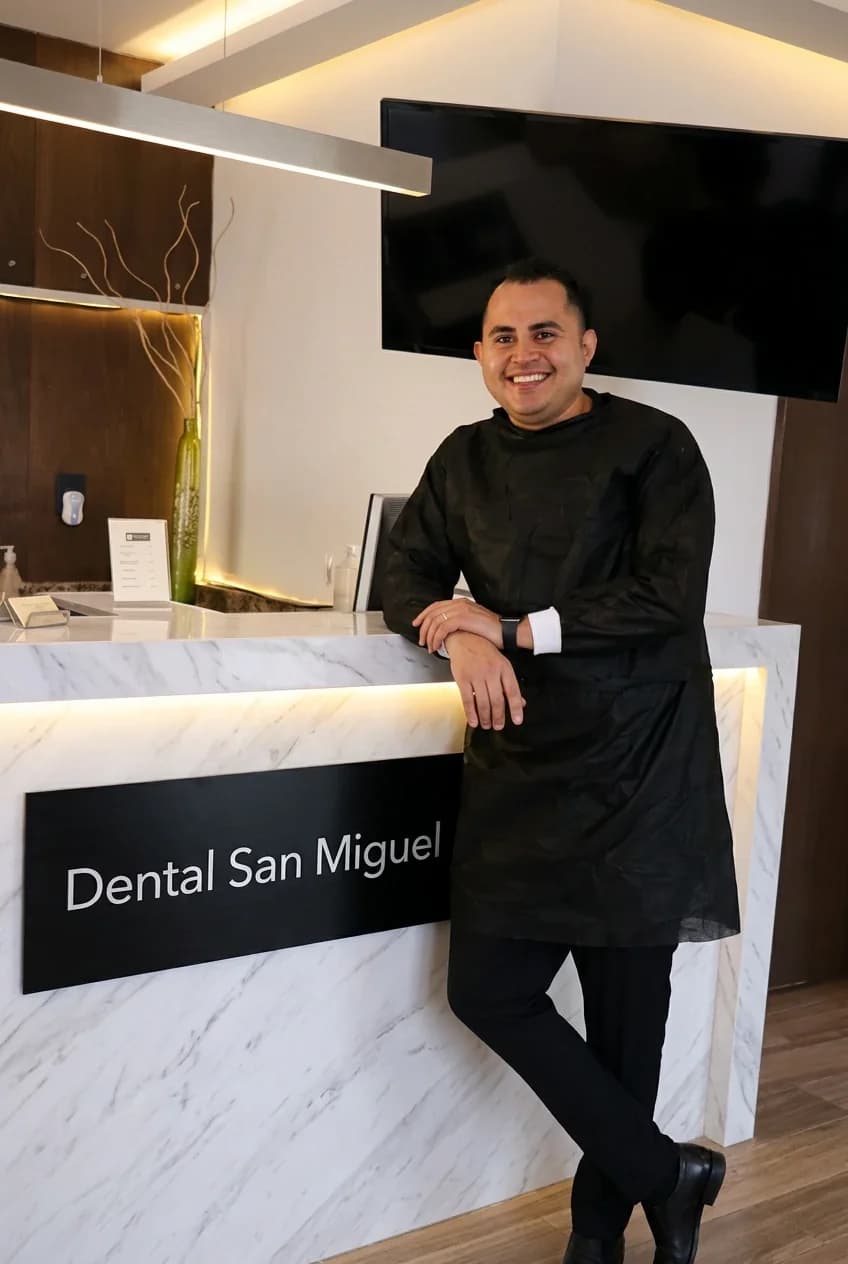 Dr. Miguel Aceves — Especialista en Implantología Oral