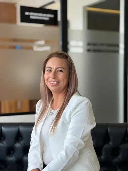 Elizabeth Preciado — Dental San Miguel